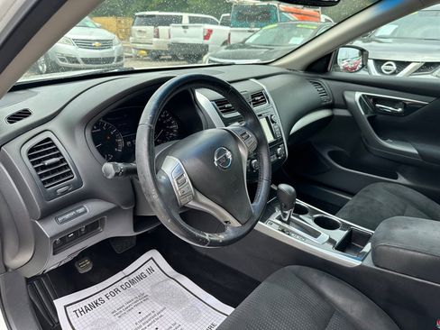 Used 2014 Nissan Altima 2.5 SV w/ Convenience Package FWD image 7
