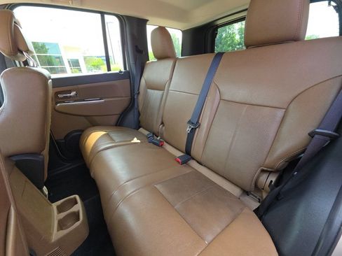 Used 2011 Jeep Liberty Limited w/ Comfort/Convenience Group AWD/4WD image 17