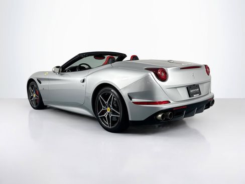 Used 2015 Ferrari California T RWD image 7