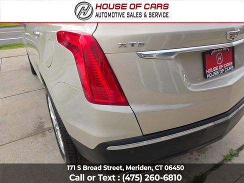 Used 2017 Cadillac XT5 Premium Luxury AWD/4WD image 16