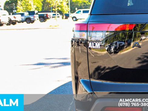 Used 2025 Nissan Pathfinder Rock Creek AWD/4WD image 12