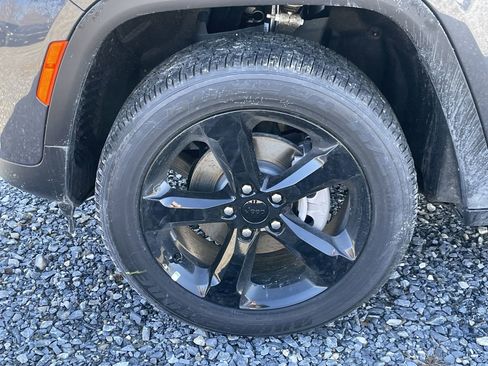 New 2025 Jeep Grand Cherokee Altitude image 10