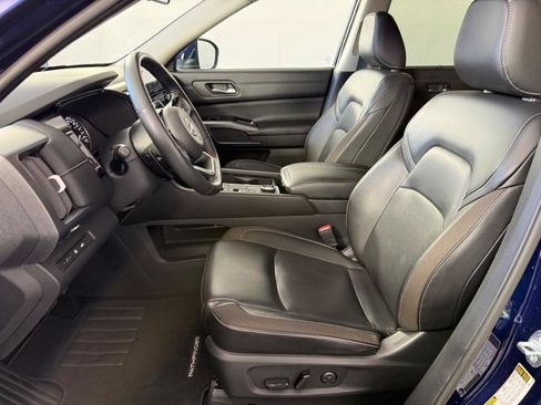 Used 2023 Nissan Pathfinder SL AWD/4WD image 16