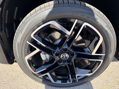New 2026 Volkswagen Tiguan SEL R-Line image 9
