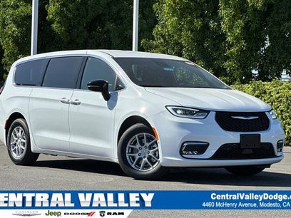 New 2026 Chrysler Pacifica Select