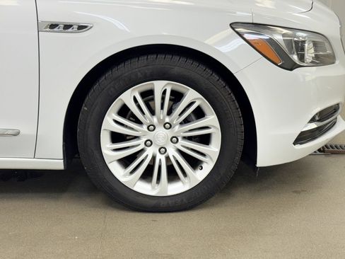 Used 2019 Buick LaCrosse Essence image 4