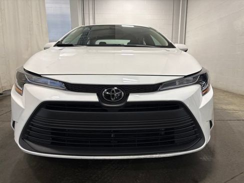 Used 2025 Toyota Corolla LE FWD image 2