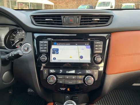 Used 2017 Nissan Rogue SL w/ SL Premium Package image 24