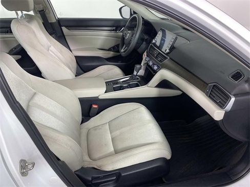 Used 2018 Honda Accord EX image 10