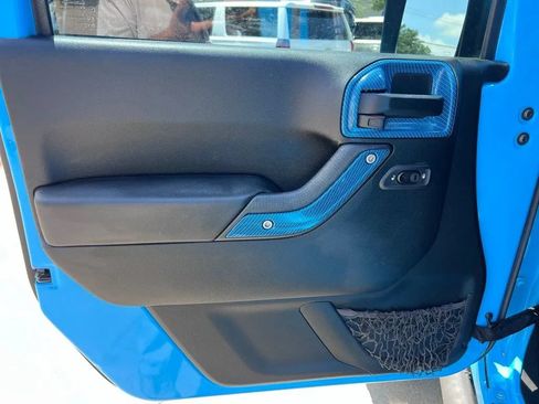 Used 2017 Jeep Wrangler Unlimited Sahara w/ Connectivity Group AWD/4WD image 15