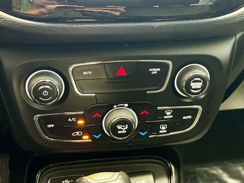 Used 2020 Jeep Compass Latitude image 10