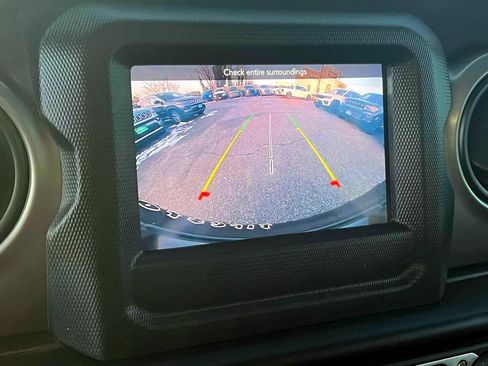 Used 2020 Jeep Wrangler Unlimited Sport image 30