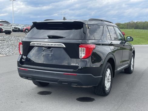 Used 2023 Ford Explorer XLT AWD/4WD image 3