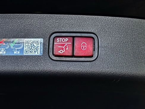 Used 2025 Mercedes-Benz GLC 300 image 29