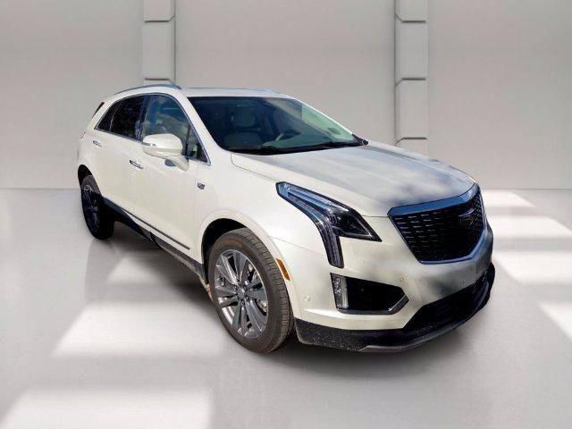Used 2025 Cadillac XT5 Premium Luxury w/ Technology Package FWD image 2