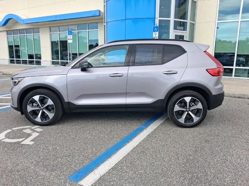 Used 2026 Volvo XC40 B5 Plus AWD/4WD image 8