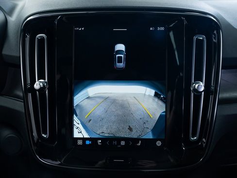 Used 2023 Volvo XC40 Recharge Ultimate image 13