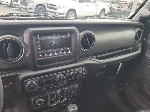 Used 2023 Jeep Wrangler Unlimited Sport AWD/4WD image 19