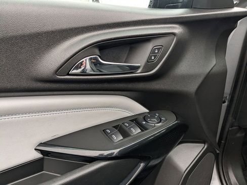 Used 2025 Chevrolet Trax LT w/ LT Convenience Package image 14