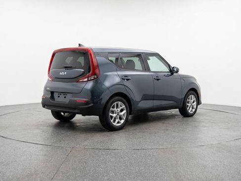 Used 2025 Kia Soul LX w/ LX Technology Package FWD image 9