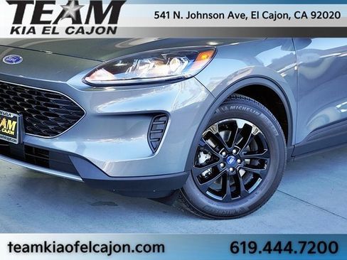 Used 2022 Ford Escape SE image 3