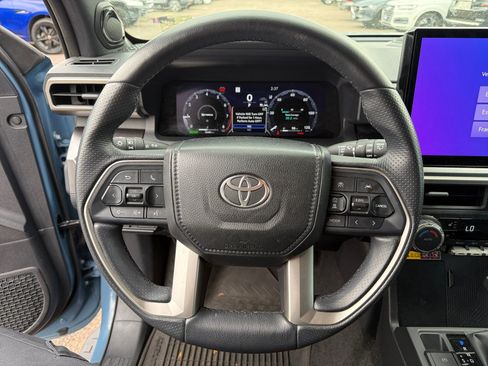 Used 2025 Toyota 4Runner TRD Off-Road Premium w/ Tow Technology Package AWD/4WD image 9
