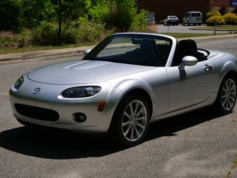 Used 2008 MAZDA MX-5 Miata Grand Touring w/ Premium Pkg RWD image 6