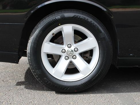 Used 2010 Dodge Challenger SE image 28