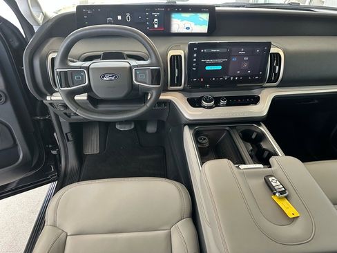 Certified 2025 Ford Expedition Max Active image 32