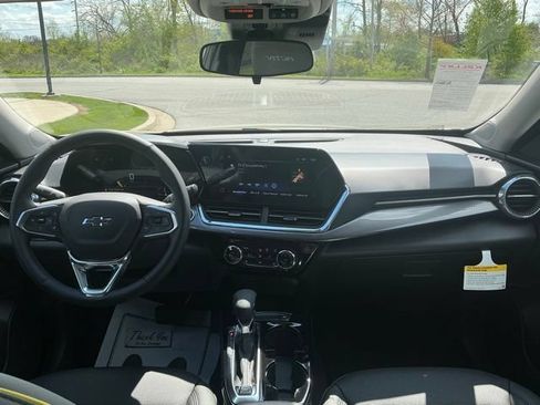 New 2026 Chevrolet Trax ACTIV w/ Sunroof Package FWD image 21