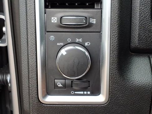 Used 2021 RAM 1500 Classic SLT RWD image 21