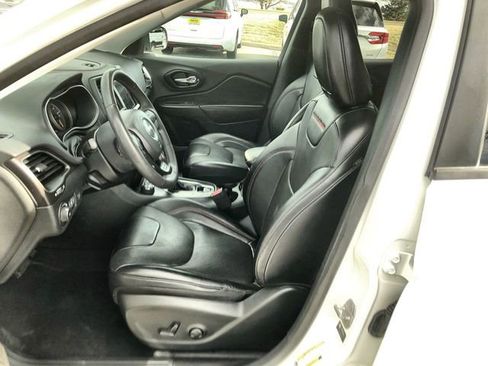 Used 2022 Jeep Cherokee Trailhawk w/ Premium Leather Package image 11