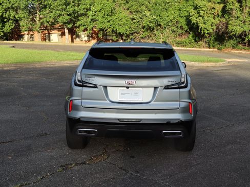 Used 2024 Cadillac XT4 Sport w/ Technology Package FWD image 6