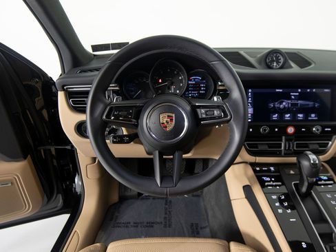 Certified 2025 Porsche Macan AWD/4WD image 14
