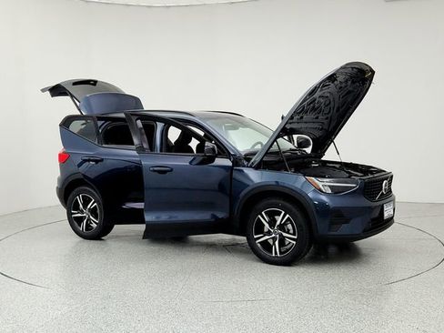 New 2026 Volvo XC40 B5 Core w/ Climate Package image 10