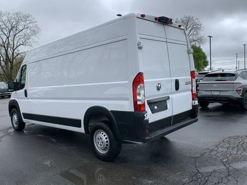 Used 2024 RAM ProMaster 2500 w/ Convenience Group FWD image 3