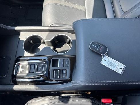 Used 2025 Honda Pilot Touring image 24