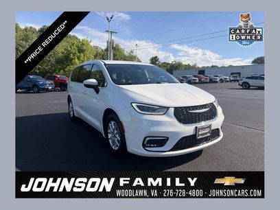 Used 2023 Chrysler Pacifica Touring-L