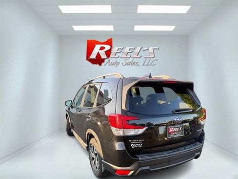 Used 2019 Subaru Forester Premium w/ All-Weather Package AWD/4WD image 33