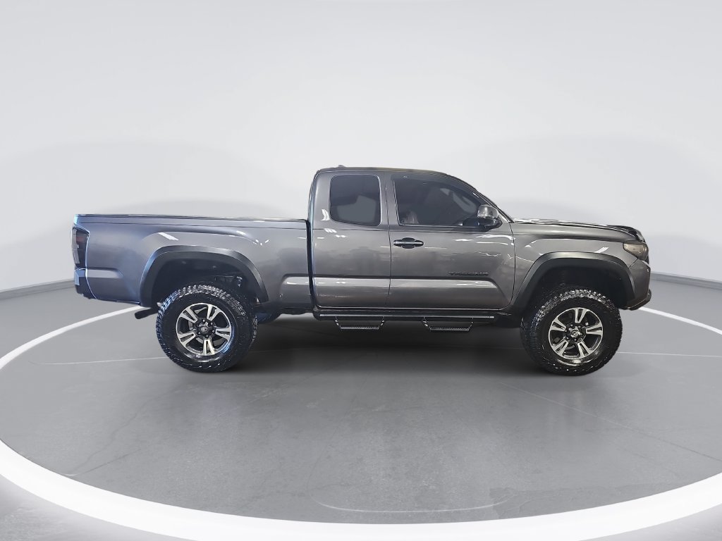 Used 2017 Toyota Tacoma TRD Off-Road w/ Tow Package AWD/4WD image 2