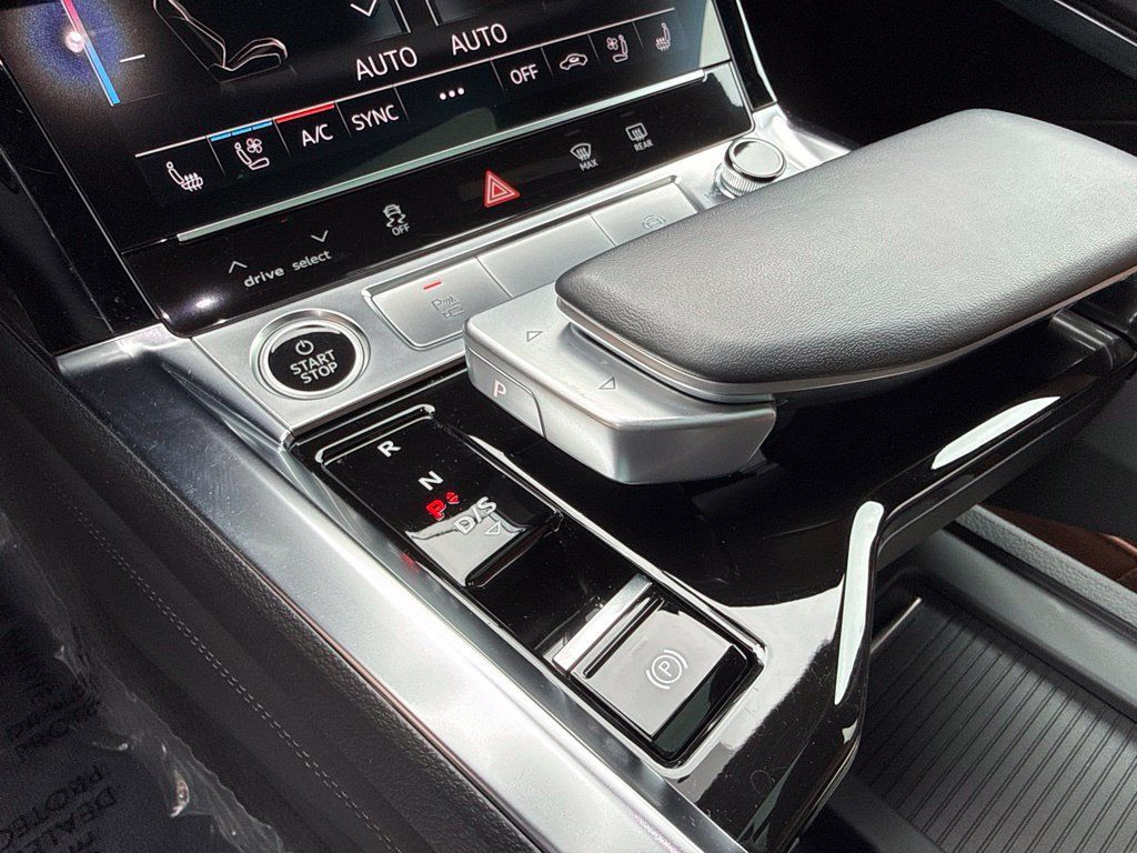 Used 2023 Audi e-tron Premium Plus w/ Premium Plus Package AWD/4WD image 21