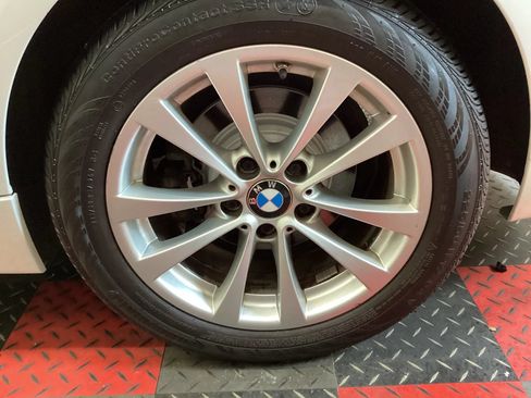 Used 2016 BMW 320i xDrive Sedan AWD/4WD image 5