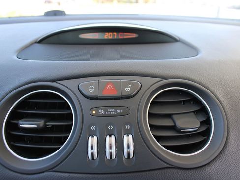 Used 2011 Mercedes-Benz SL 550 image 27