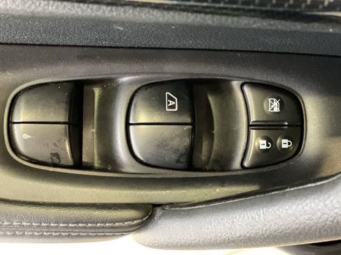 Used 2017 Nissan Rogue SL w/ SL Premium Package image 16