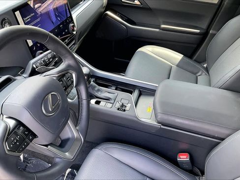 Used 2025 Lexus GX 550 w/ Cold Area Package AWD/4WD image 17
