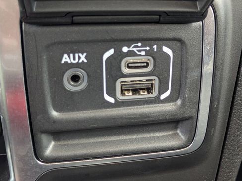 Used 2025 Jeep Wrangler Unlimited Sahara w/ Safety Group AWD/4WD image 23