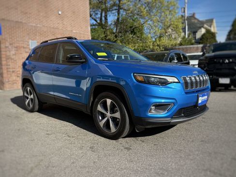 Used 2022 Jeep Cherokee Limited AWD/4WD image 3