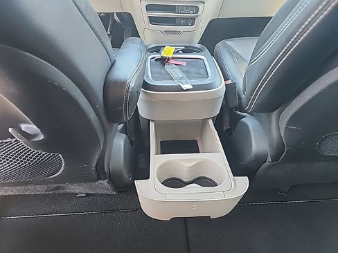 Certified 2022 Chrysler Pacifica Touring-L FWD image 25