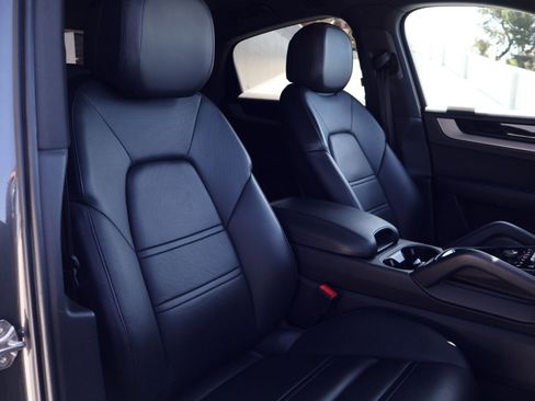 Certified 2024 Porsche Cayenne Coupe AWD/4WD image 24
