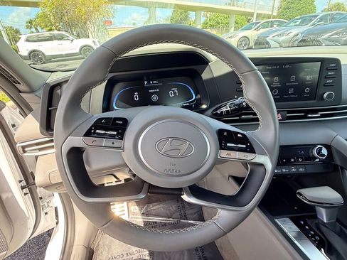 Used 2025 Hyundai Elantra Sport image 29